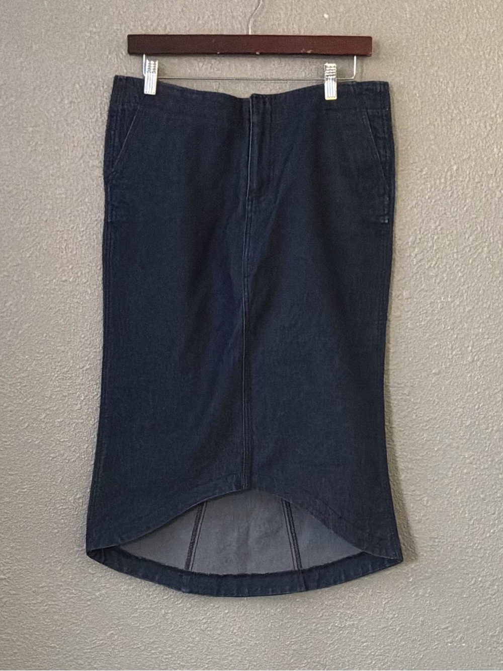 GUESS woman’s  Dark Blue Denim Skirt-Style Jeans VNTG